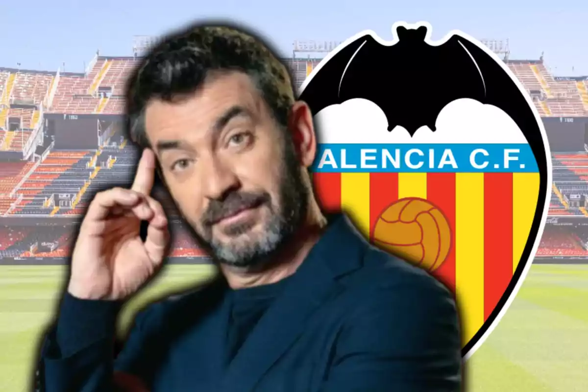 Arturo Valls i l’escut del València