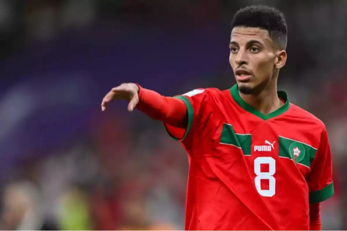 Azzedine Ounahi en un partido con la selección