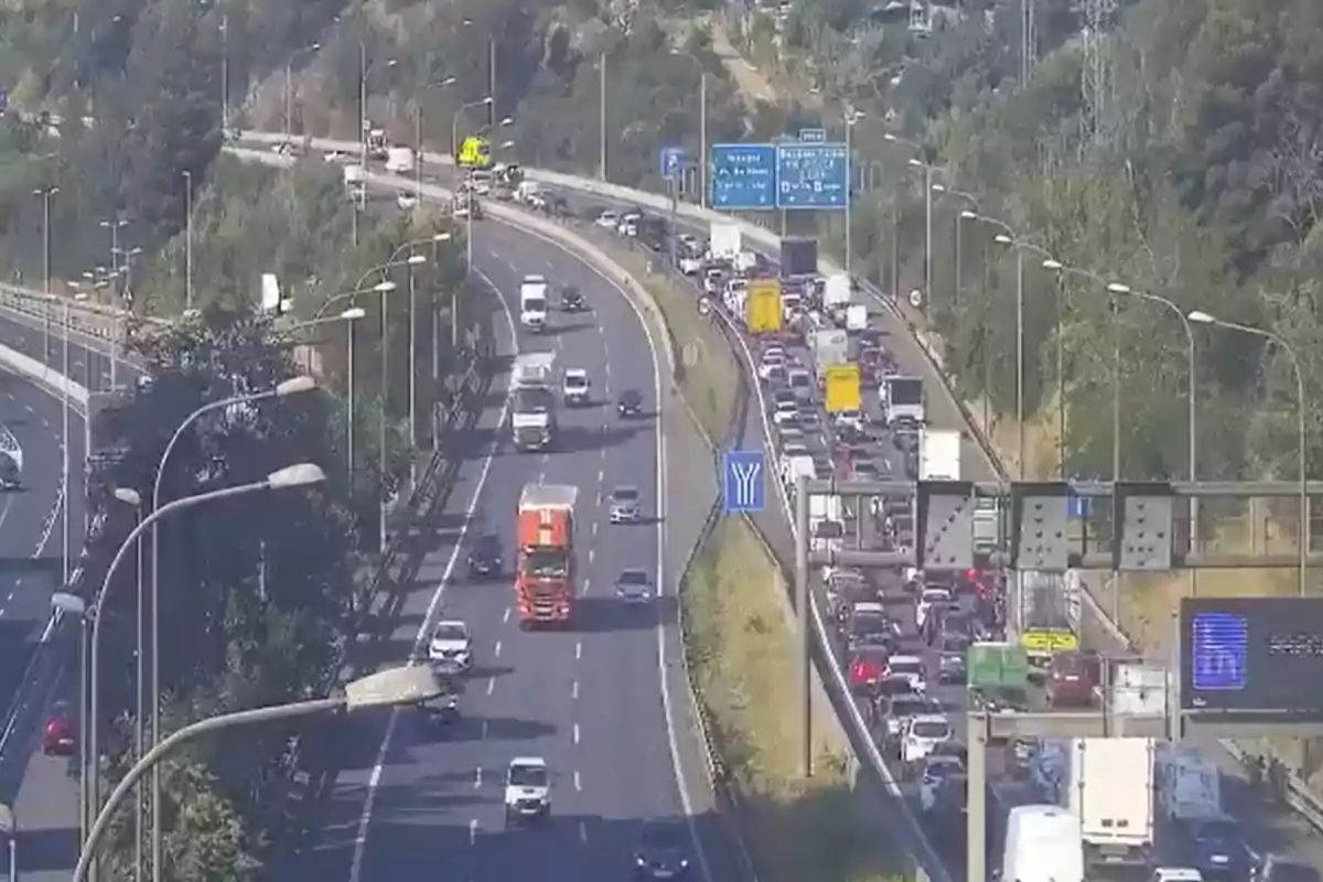 Situació a la C-33 a l'altura de Montcada i Reixac Situació a la C-33 a l'altura de Montcada i Reixac