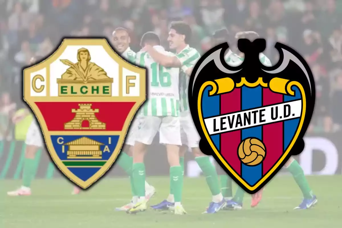 Escuts de l’Elx i el Llevant sobre una imatge de jugadors del Reial Betis