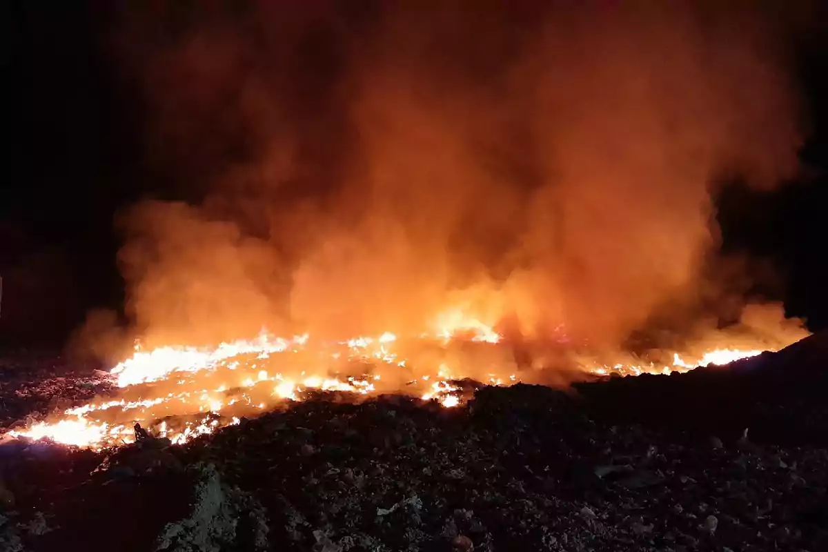 Incendi a la planta de residus d'Orís