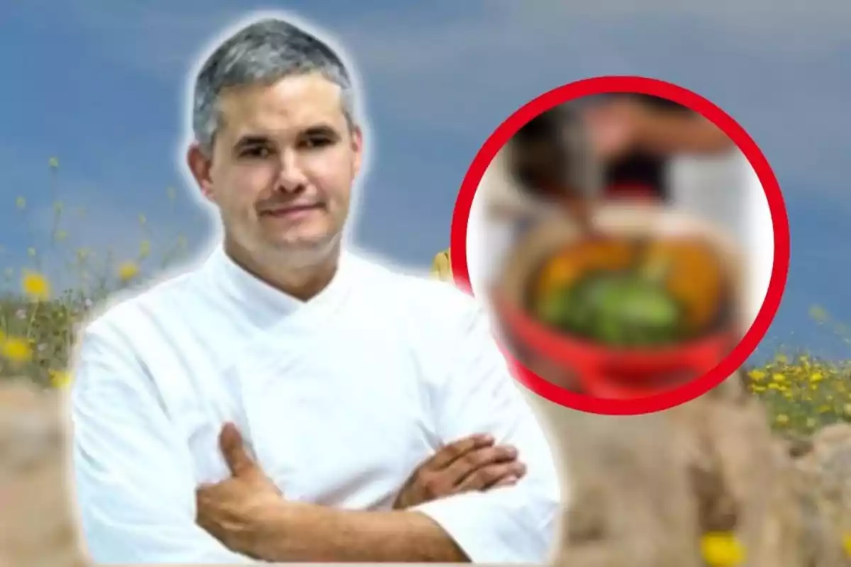 Xef de cabells canosos amb els braços creuats portant jaqueta blanca, al fons un paisatge natural i un cercle vermell que ressalta una imatge borrosa de menjar en un recipient.