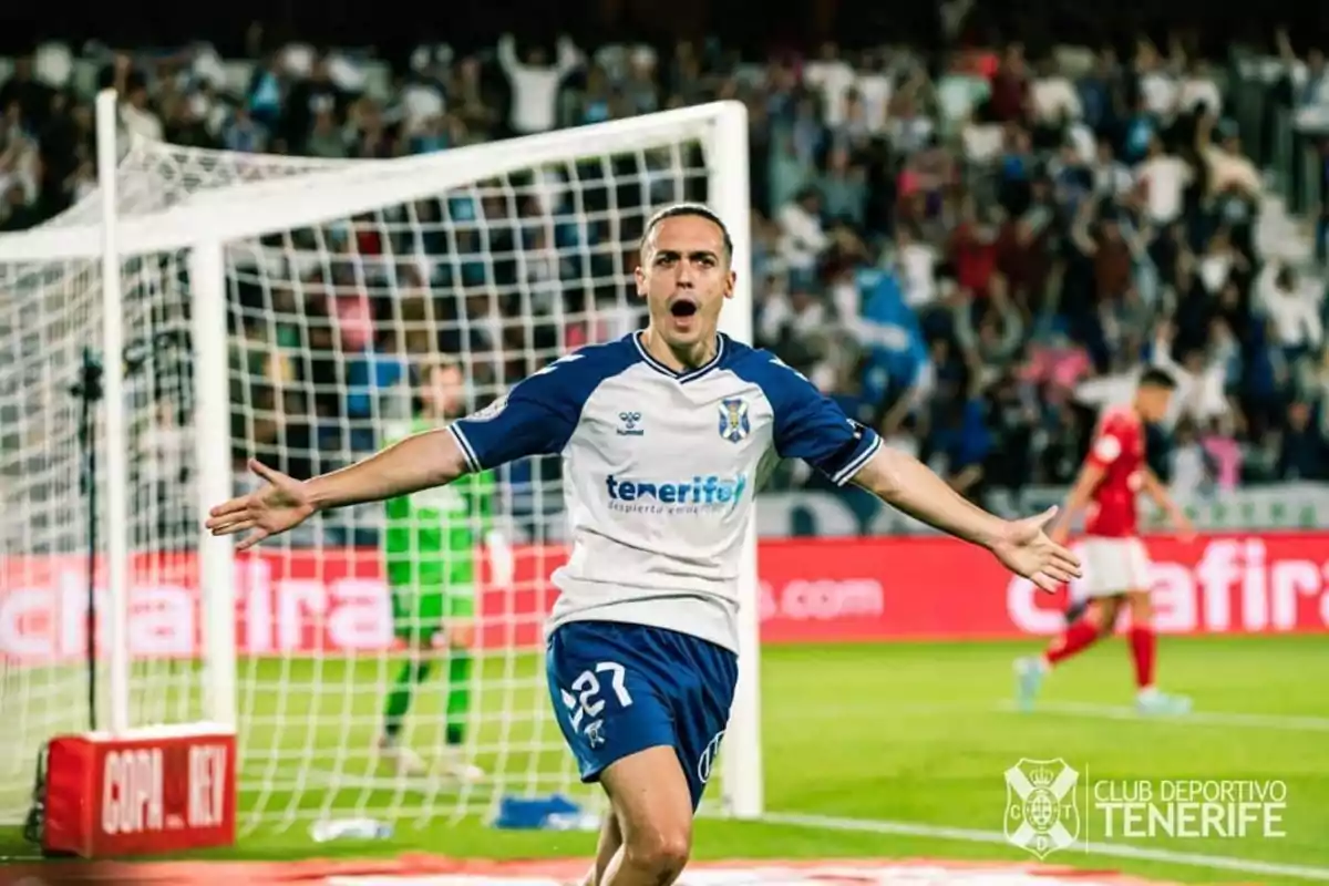 Luismi Cruz celebrando un gol Luismi Cruz celebrando un gol