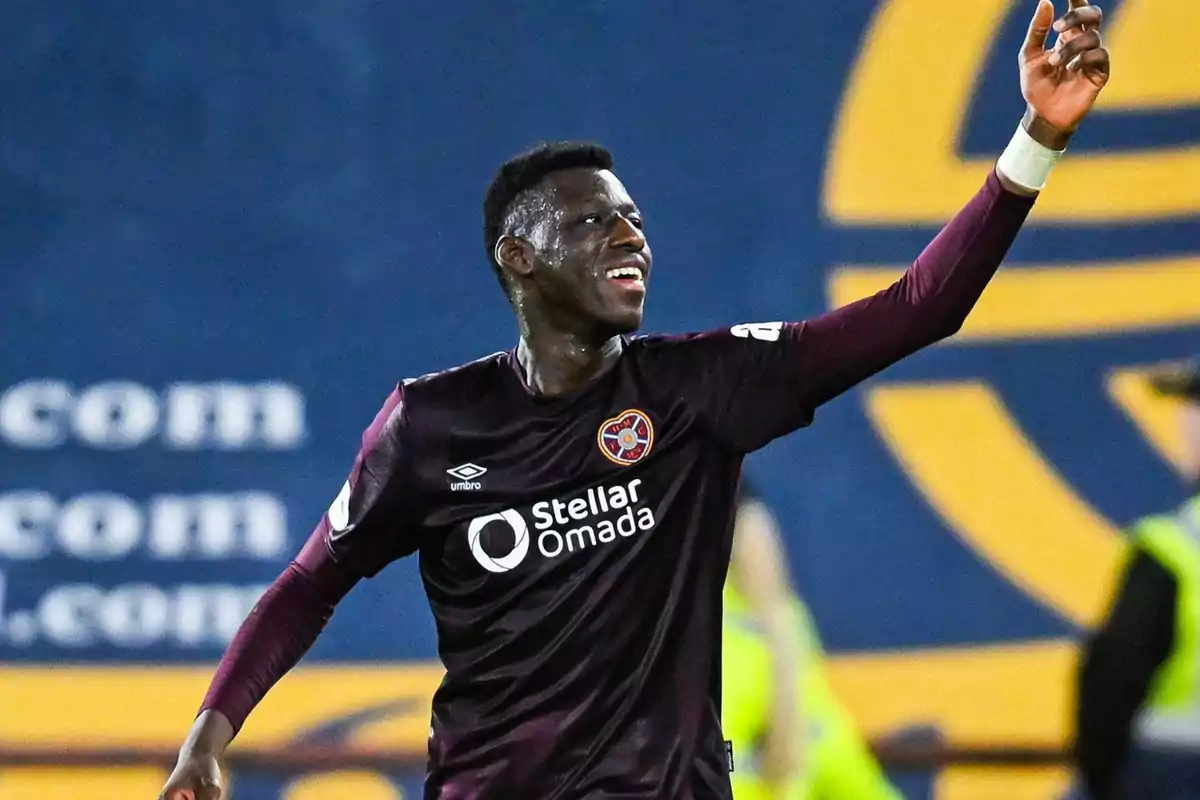 Musa Drammeh en un partit amb el Hearts Musa Drammeh en un partit amb el Hearts