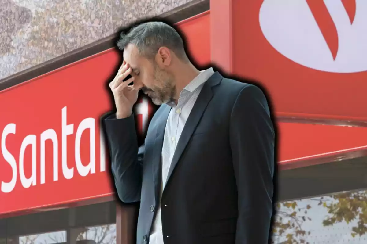 Hombre con expresión de preocupación frente a una sucursal bancaria de Santander