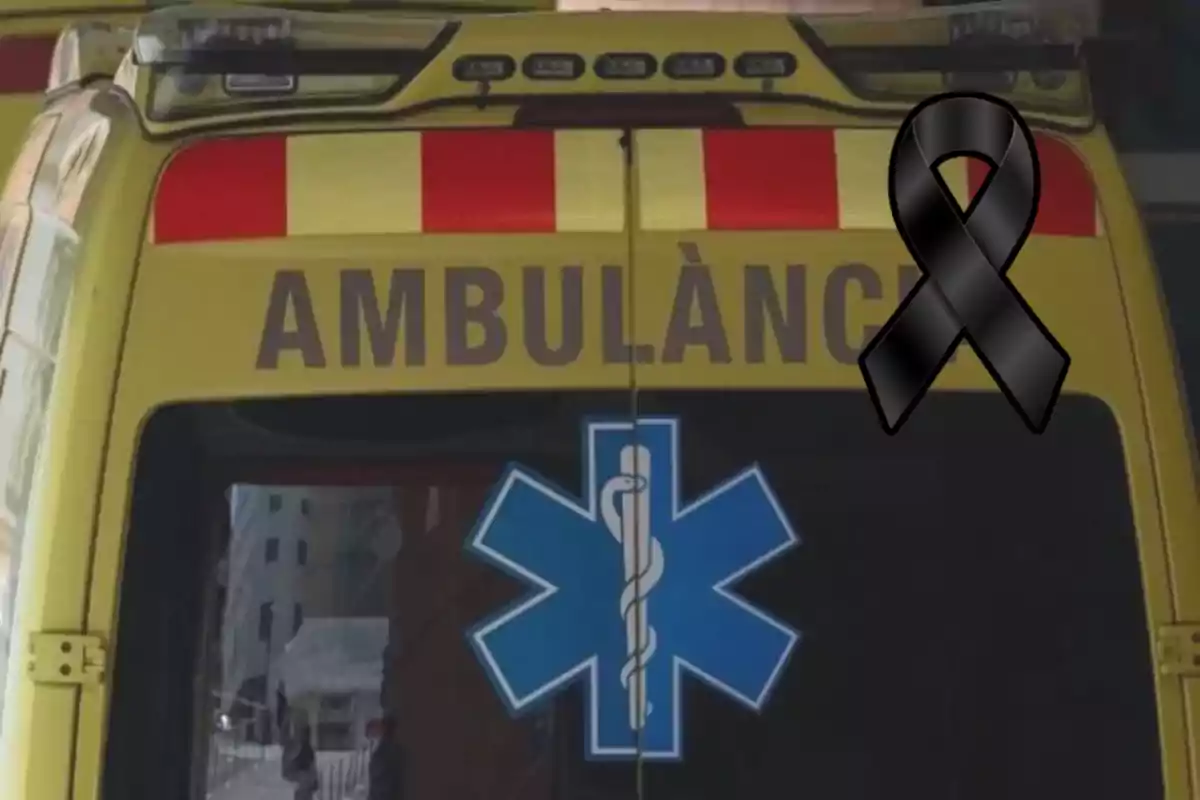 Ambulància groga amb un llaç negre