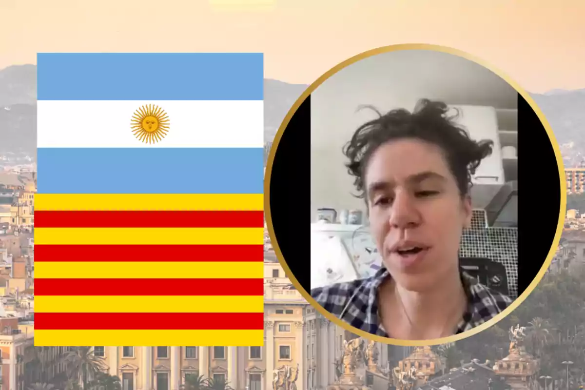 Una persona en videotrucada al costat d’una bandera que combina els colors de l’Argentina i Catalunya sobre un fons de ciutat
