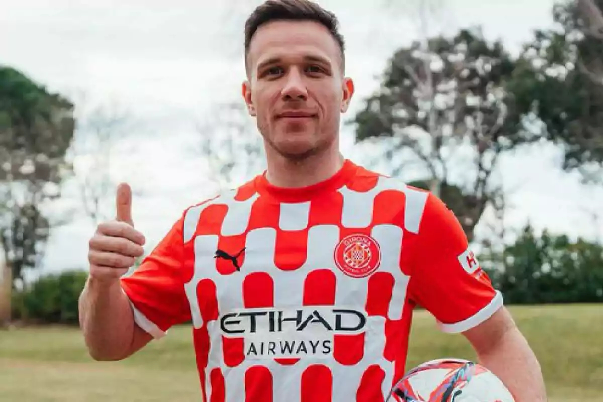 Arthur Melo en su presentación con el Girona Arthur Melo en su presentación con el Girona