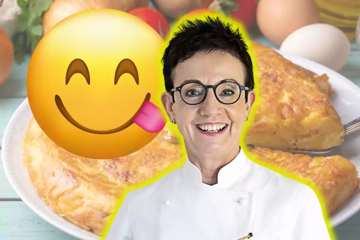 Xef somrient amb ulleres davant d’una truita de patates i un emoji de carona llepant-se els llavis sobre el plat