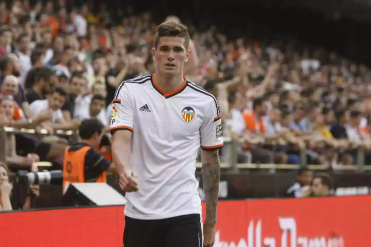 De Paul en un partit amb el València De Paul en un partit amb el València