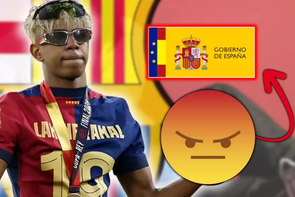 Joven futbolista con gafas y medalla, camiseta azulgrana, bandera de España y emoji de enojo señalando al gobierno español