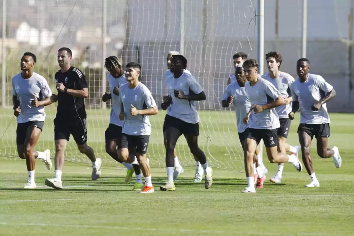 Jugadores del Granada entrenando esta pretemporada Jugadores del Granada entrenando esta pretemporada