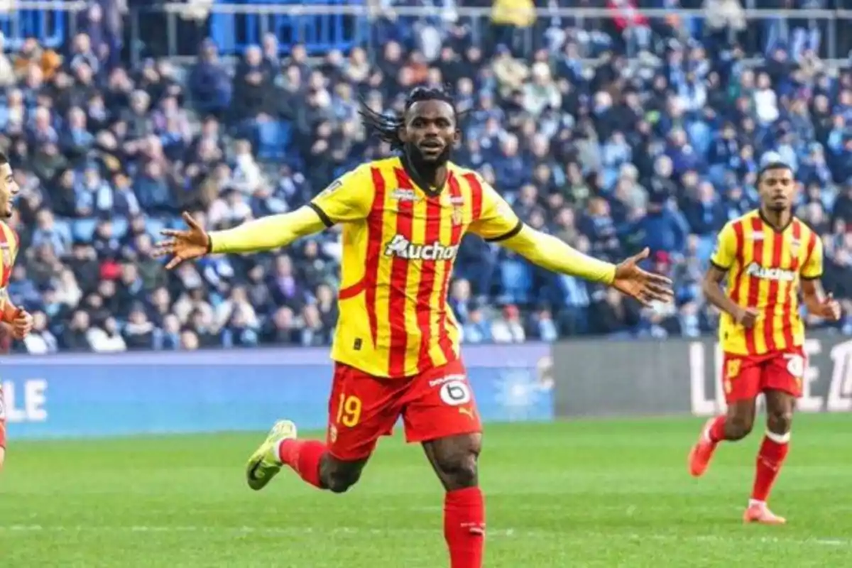 Koyalipou celebrando un gol con el RC Lens Koyalipou celebrando un gol con el RC Lens