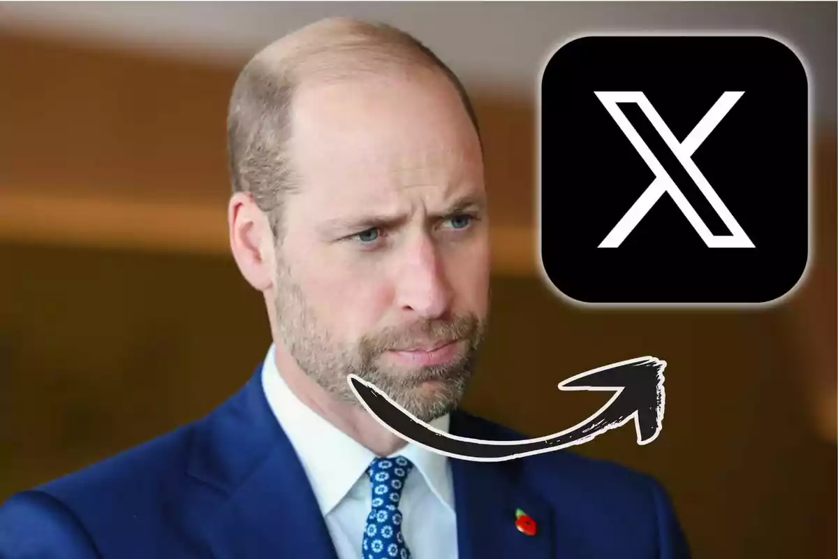 Home amb vestit blau i expressió seriosa, amb un logotip de X a la cantonada superior dreta assenyalat per una fletxa blanca
