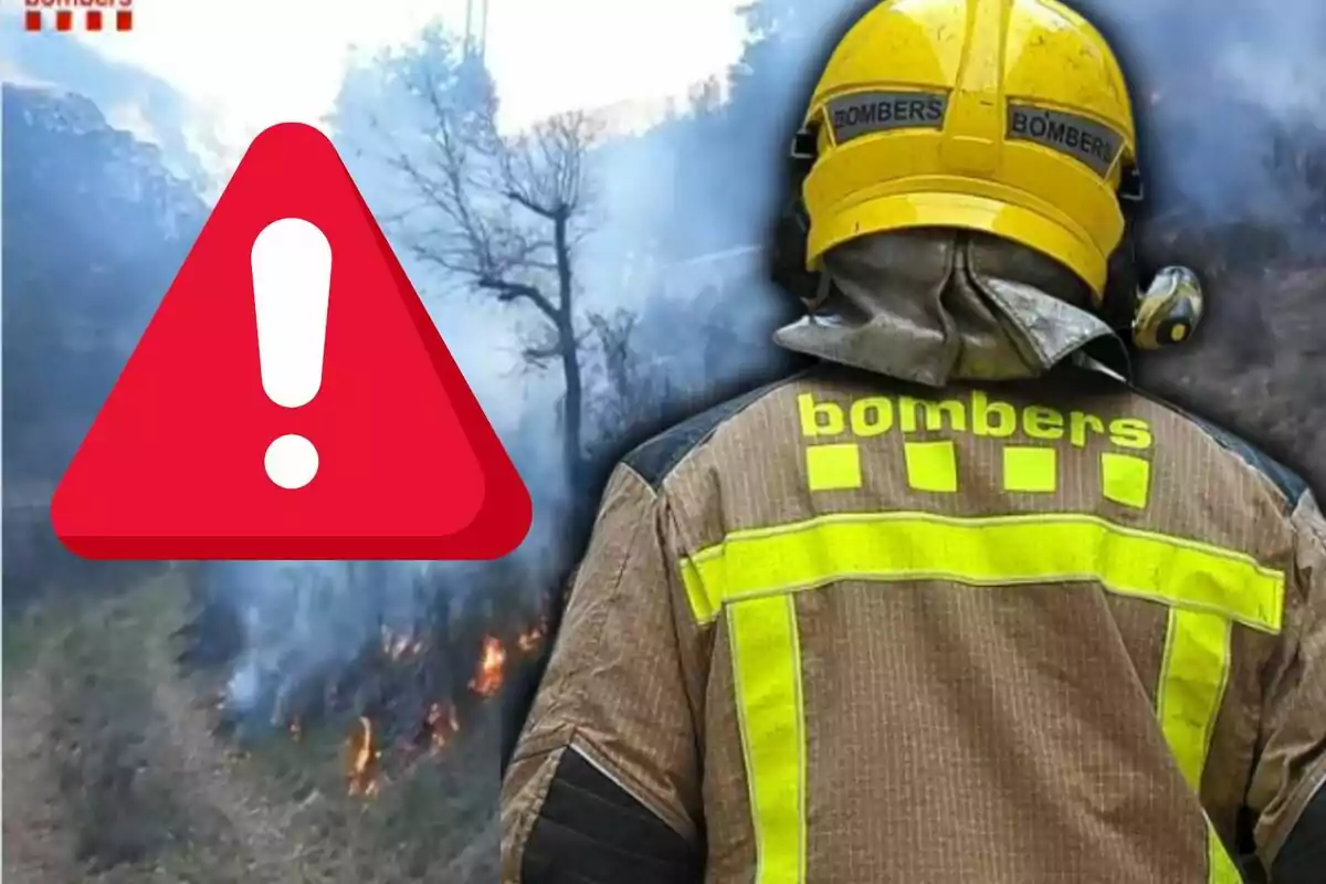 Bombarder d’esquena amb uniforme groc observant un incendi forestal i un símbol d’advertència en primer pla