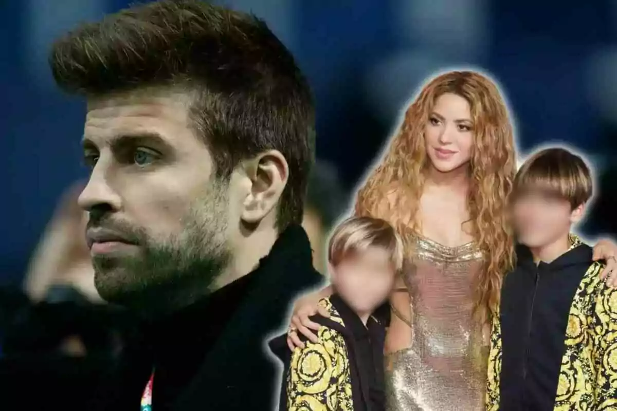Gerard Piqué de perfil en primer pla amb expressió seriosa i al fons Shakira amb cabell llarg i arrissat al costat dels seus fills els rostres dels quals estan difuminats