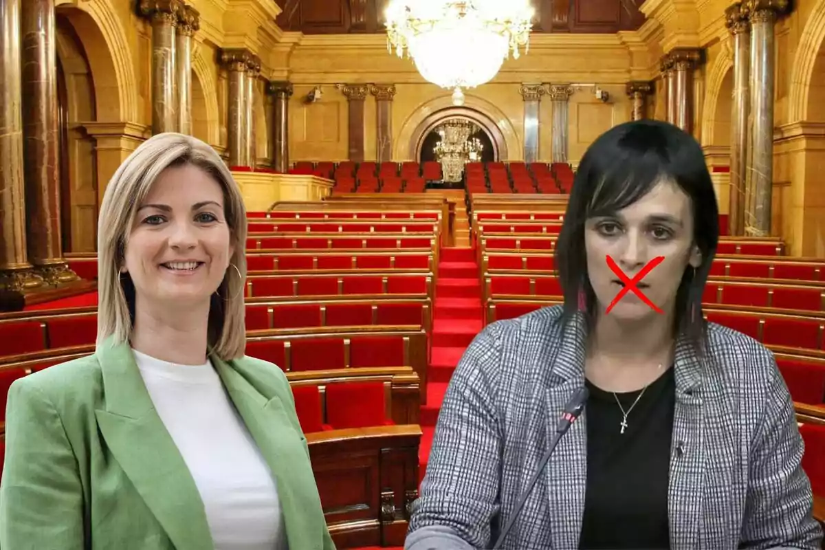 Dues dones en un parlament buit, una d’elles somriu i l’altra té una creu vermella sobre la boca.