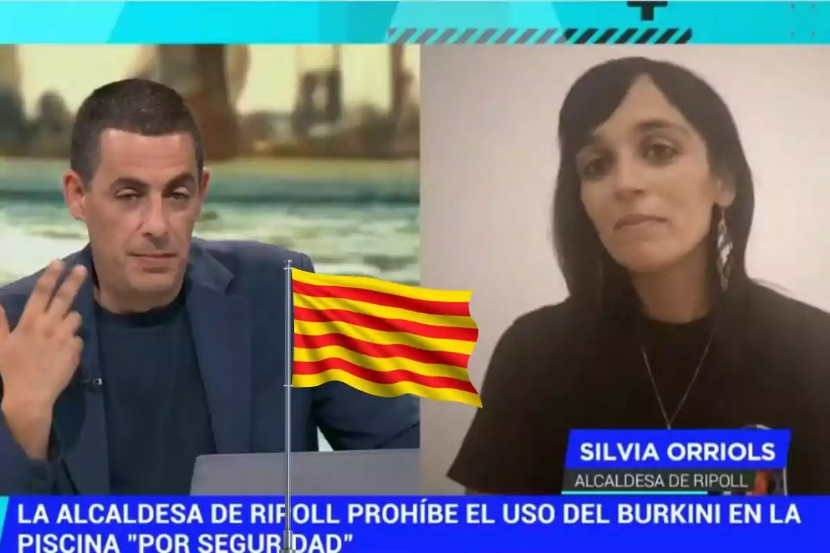 Un presentador de televisió i una dona en videotrucada apareixen en pantalla dividida, amb una bandera catalana en primer pla i un titular que informa sobre la prohibició de l’ús del burquini en una piscina per motius de seguretat.