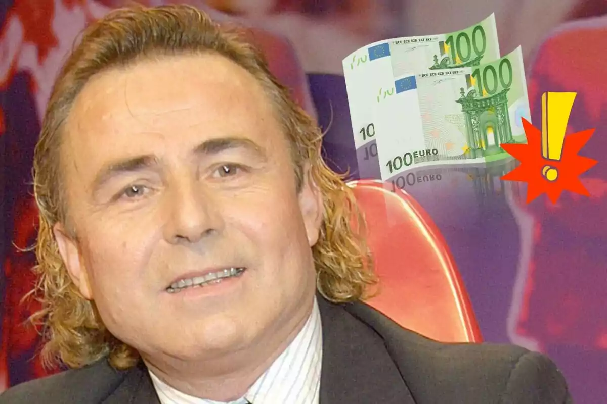 Home de cabell ros i llarg somriu mentre al fons apareixen dos bitllets de 100 euros i un símbol d’exclamació groc sobre fons vermell.