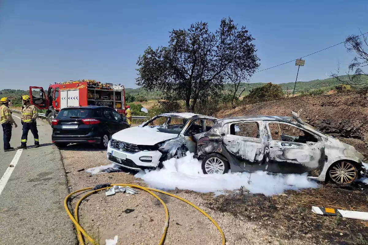Así han quedado los coches tras el accidente en Fatarella