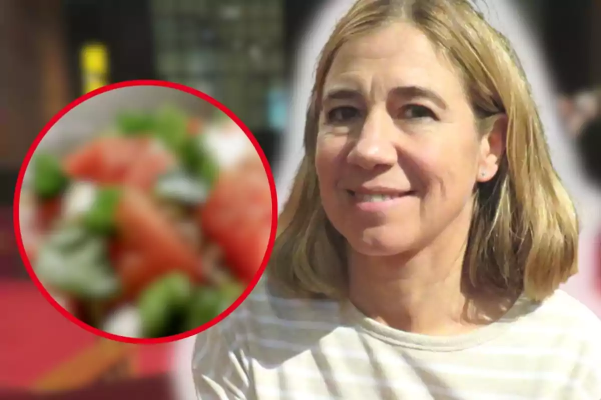 Mujer de cabello rubio sonriente con una camiseta de rayas claras y fondo desenfocado, junto a un círculo que muestra una imagen borrosa de comida con colores verdes y rojos