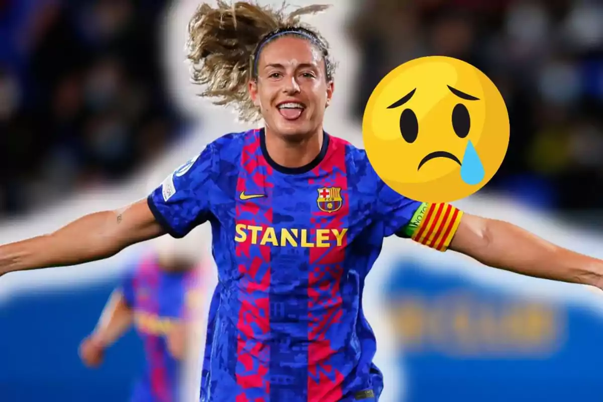 Futbolista del Barcelona femenino celebrando con una gran carita triste editada sobre su brazo