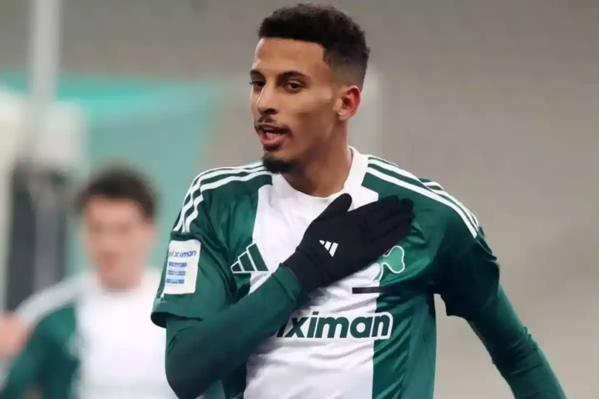 Azzedine Ounahi en un partido con el Panathinaikos Azzedine Ounahi en un partido con el Panathinaikos