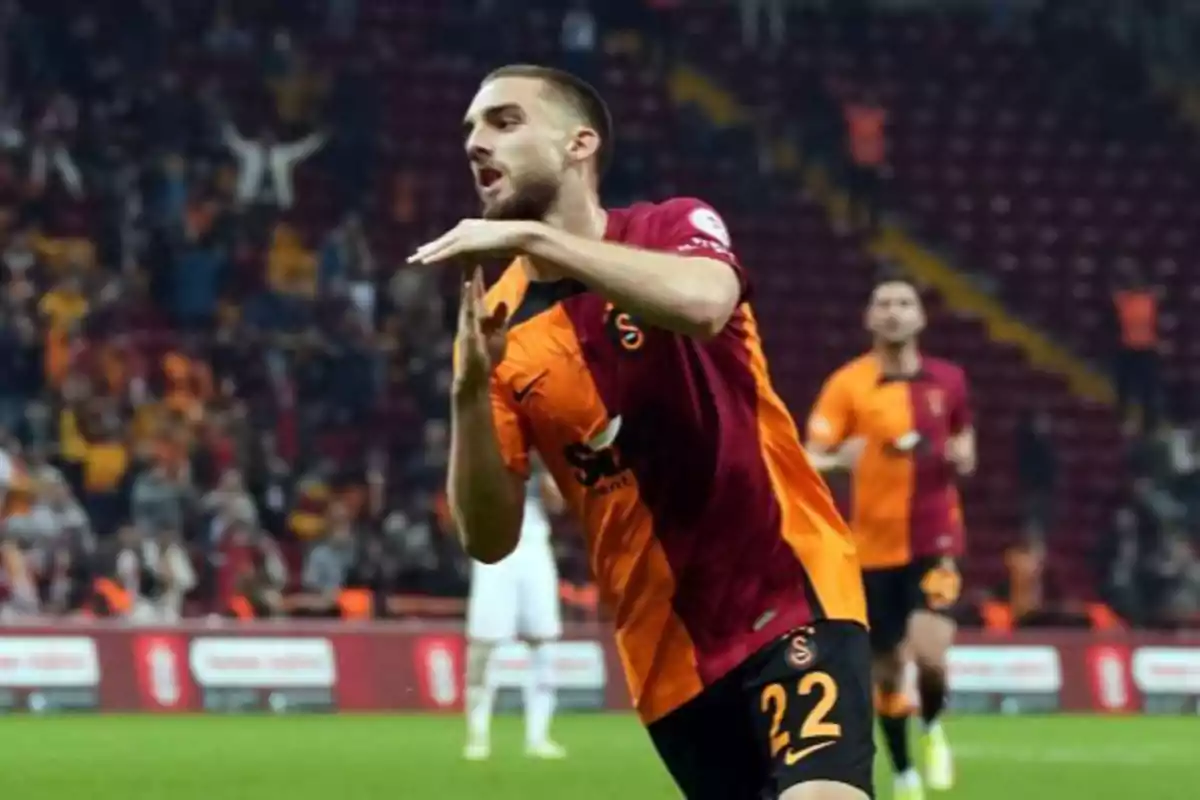 Berkan Kutlu en un partit amb el Galata Berkan Kutlu en un partit amb el Galata