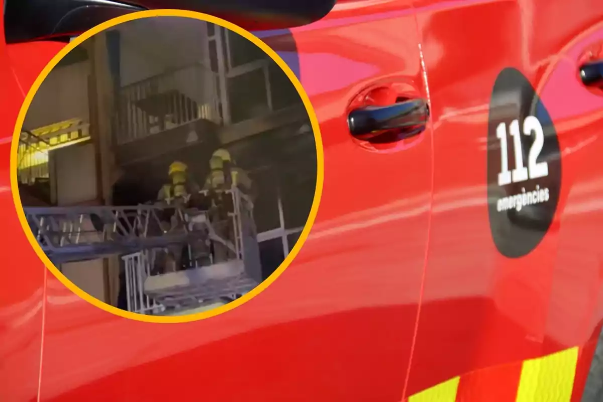 Bombers amb equip de protecció treballen en el rescat de persones en un edifici mentre un vehicle d’emergències amb el número 112 està estacionat a prop.