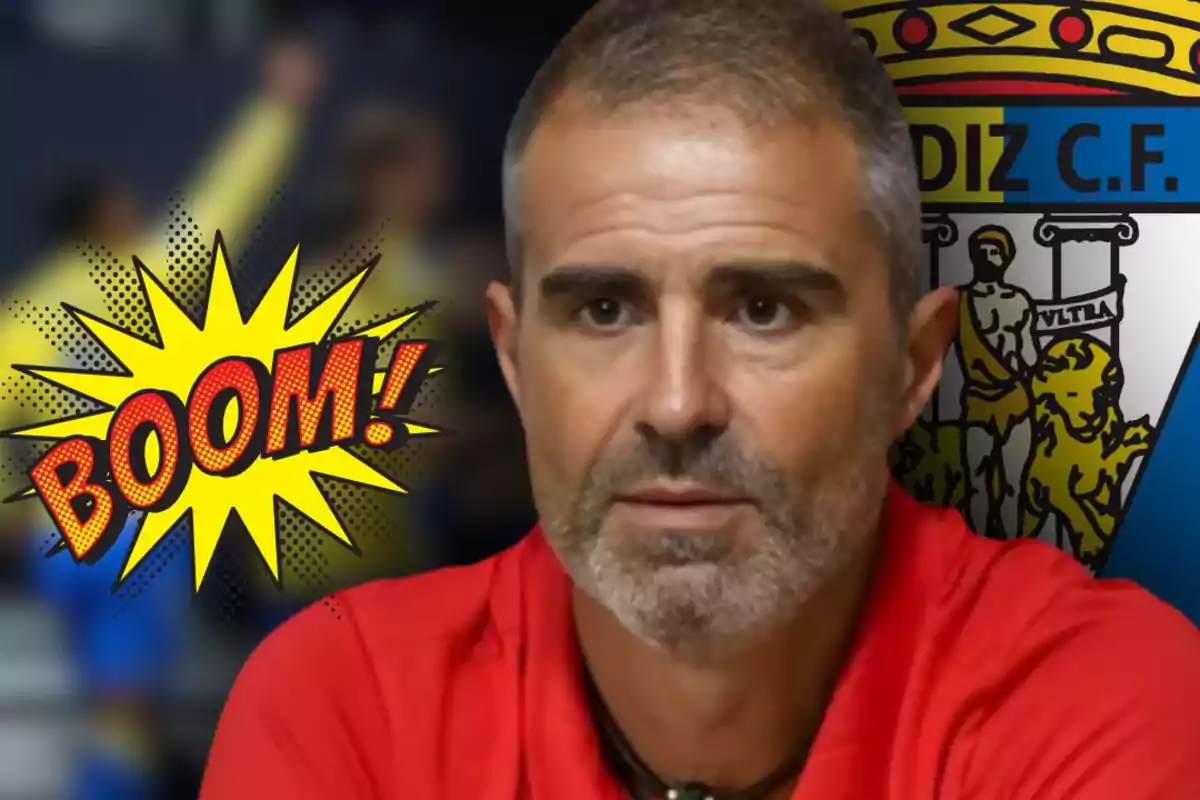 Home amb barba i samarreta vermella en primer pla, fons amb l'escut del Cádiz C.F. i un gràfic de còmic amb la paraula BOOM