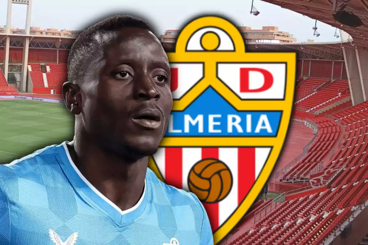 Dion Lopy i l’escut de la UD Almeria