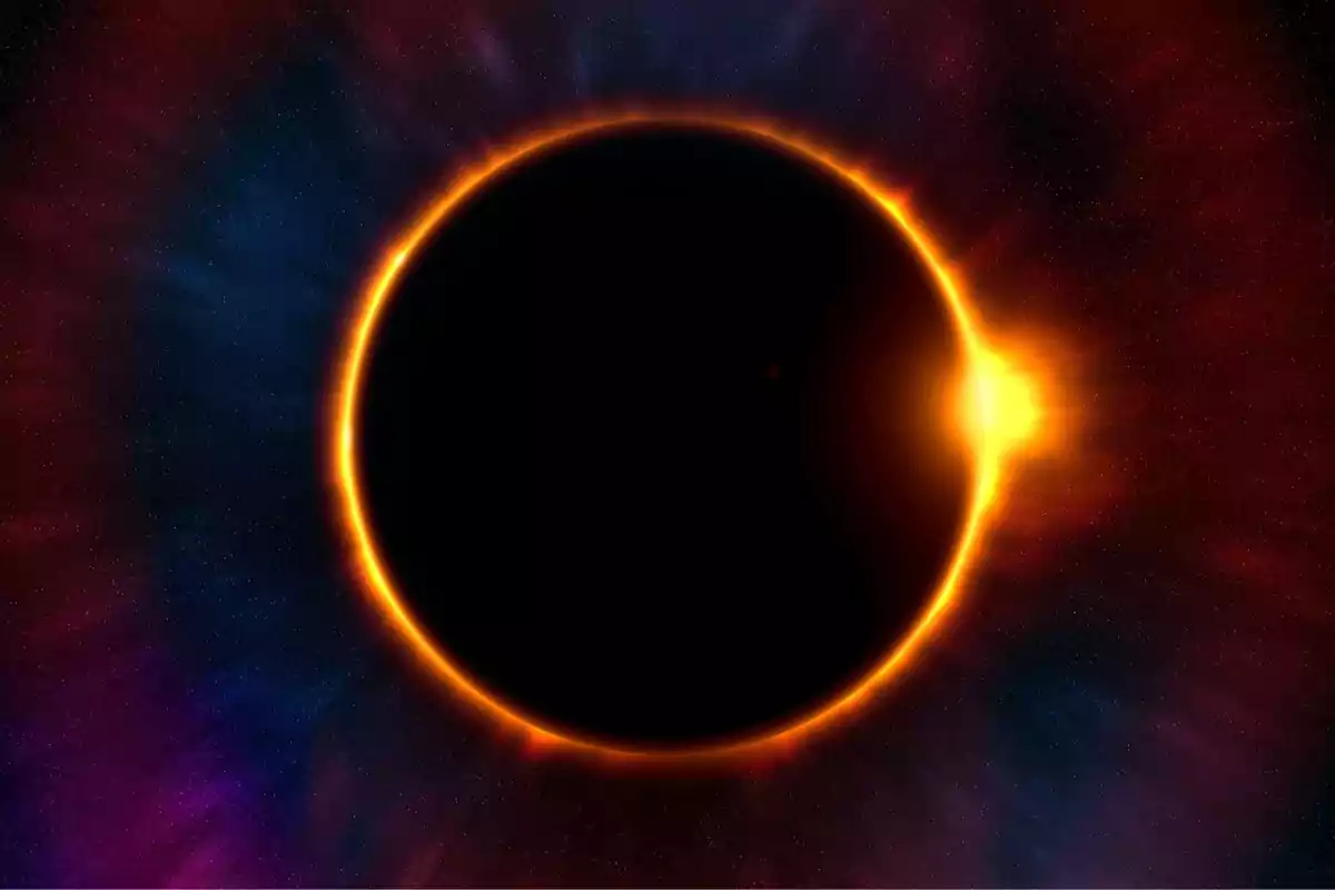 Eclipse solar con un anillo de luz brillante y destellos de colores en el espacio Eclipse solar con un anillo de luz brillante y destellos de colores en el espacio