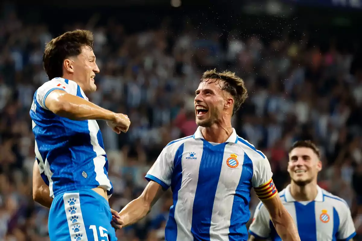 Miguel Rubio i Javi Puado celebrant un gol contra l’Atlètic de Madrid en la primera jornada Miguel Rubio i Javi Puado celebrant un gol contra l’Atlètic de Madrid en la primera jornada