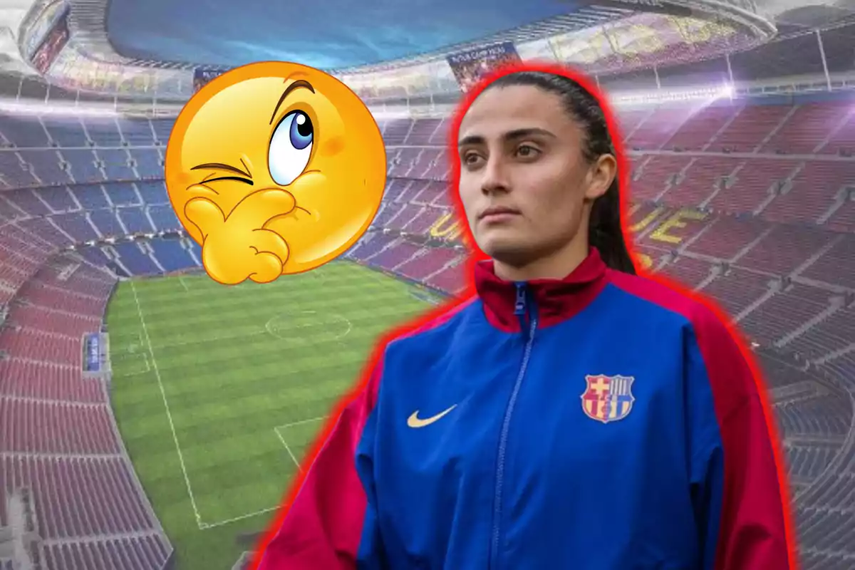 Futbolista con chaqueta del Barcelona en un estadio con un emoji pensativo al fondo