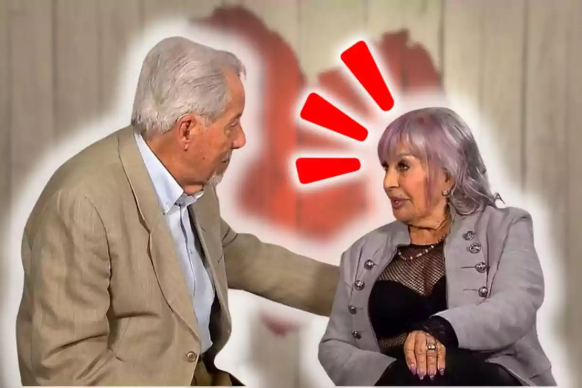 Un hombre y una mujer de cabello canoso conversan sentados frente a frente, con un fondo desenfocado y tres líneas rojas sobre la mujer que sugieren sorpresa o énfasis