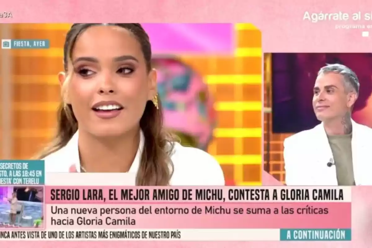 Sergio Lara, con pelo corto canoso y chaqueta blanca, viendo en 'Fiesta' las declaraciones de Gloria Camila el día anterior en el mismo plató Sergio Lara, con pelo corto canoso y chaqueta blanca, viendo en 'Fiesta' las declaraciones de Gloria Camila el día anterior en el mismo plató