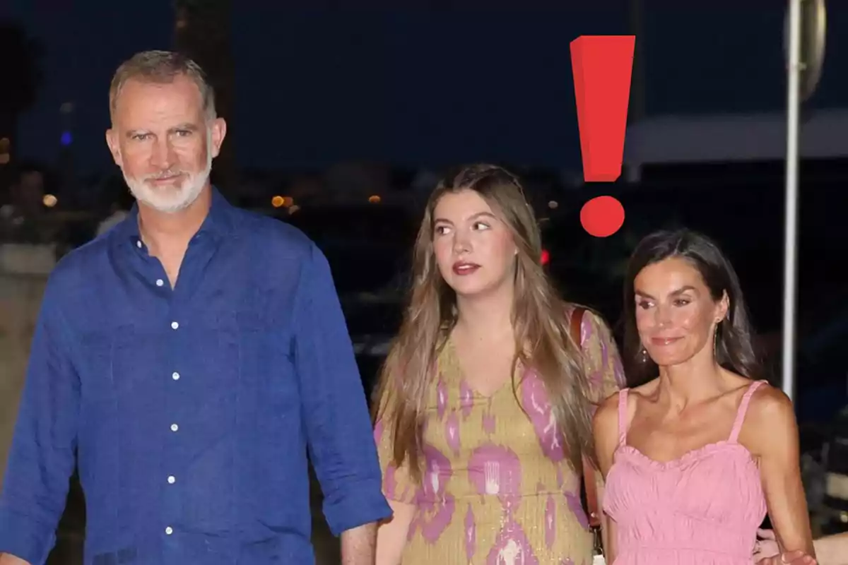 La infanta Sofía y los reyes caminando juntas de noche con un gran signo de exclamación rojo sobre ellas