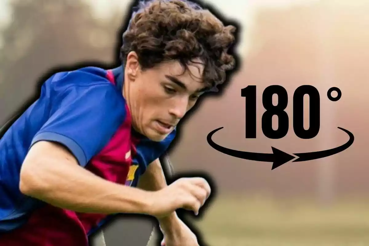 Joven futbolista con camiseta azul y roja realizando un giro de 180 grados representado por un gráfico y el número 180°