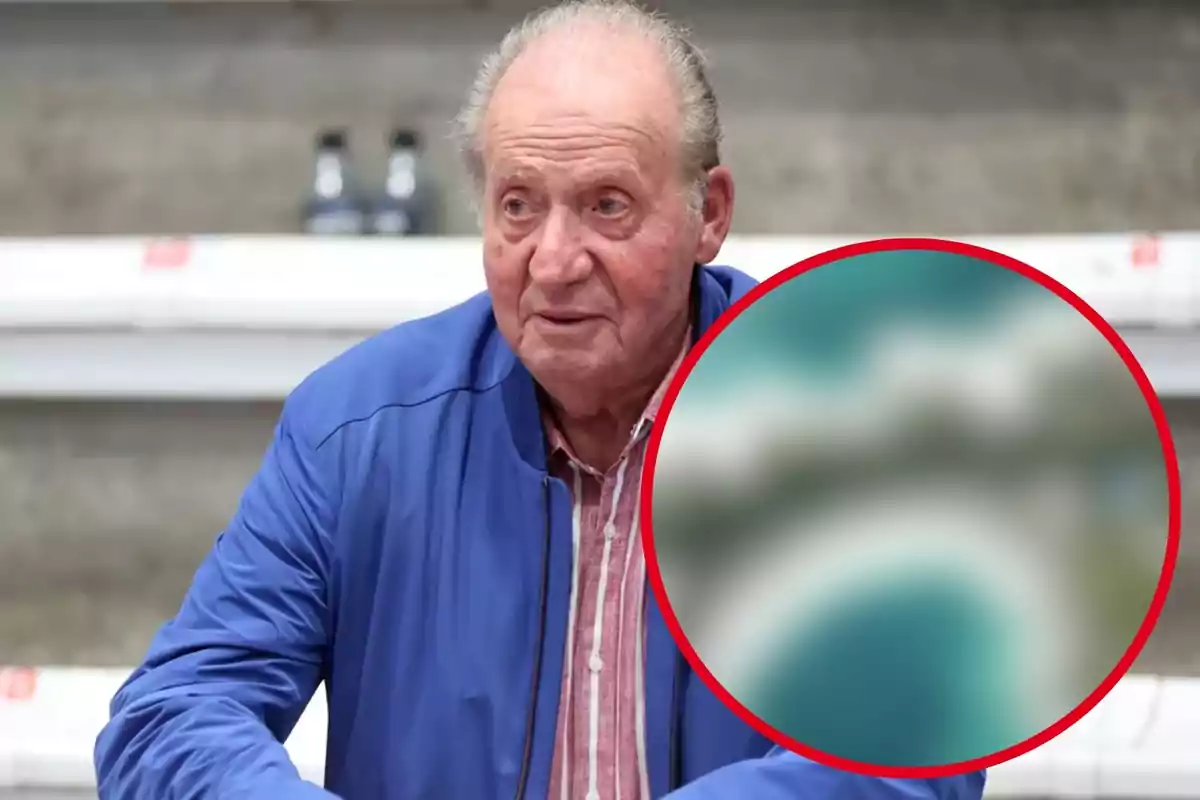 Home gran amb jaqueta blava assegut i un cercle difuminat a la part dreta de la imatge