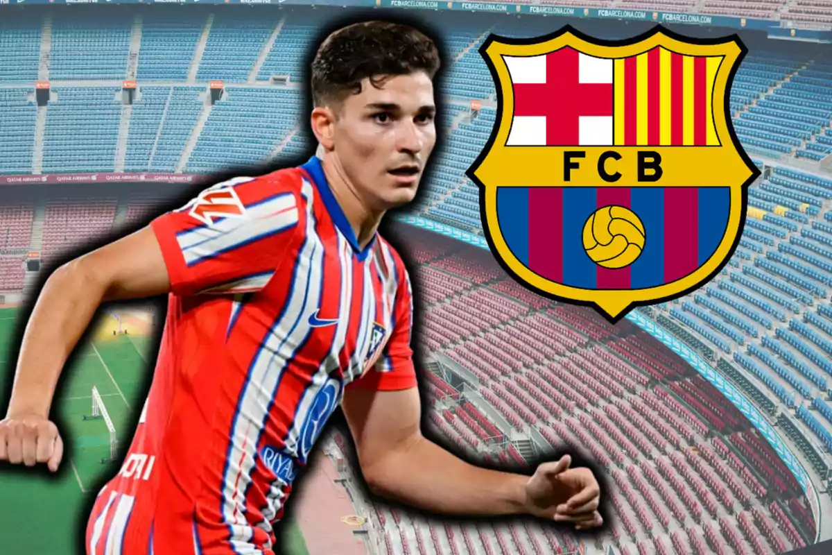 Futbolista amb uniforme blanc-i-vermell en un estadi al costat de l’escut del FC Barcelona