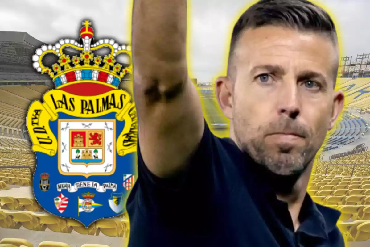 Luis García y el escudo de la UD Las Palmas