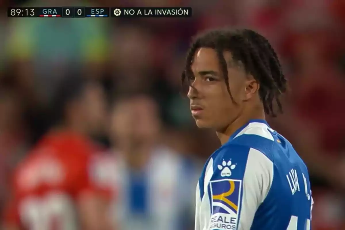 Moment del debut de Luca Koleosho amb el primer equip de l’Espanyol a la temporada 2021/22 Moment del debut de Luca Koleosho amb el primer equip de l’Espanyol a la temporada 2021/22