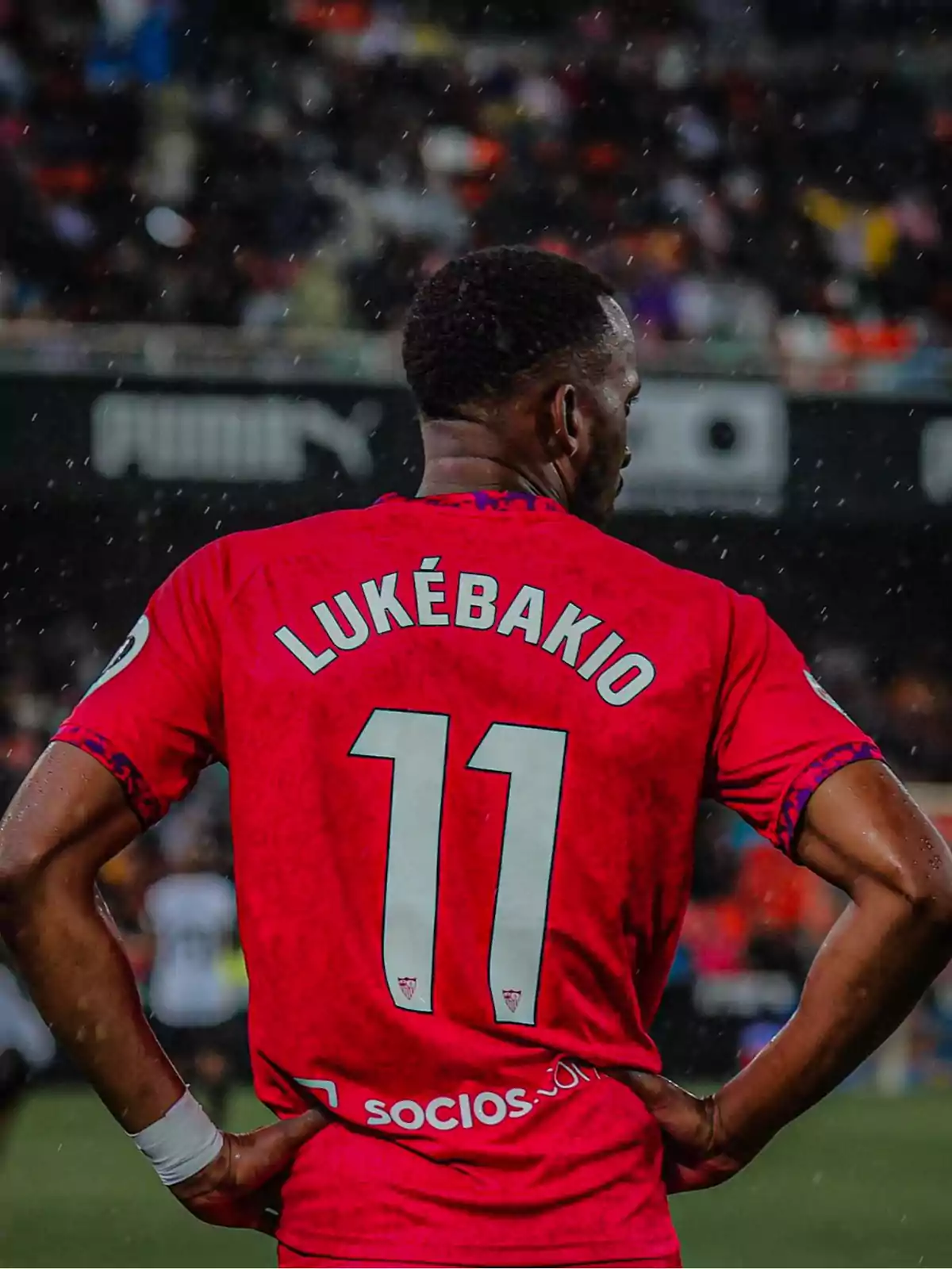 Dodi Lukebákio con el Sevilla en un partido en Mestalla Dodi Lukebákio con el Sevilla en un partido en Mestalla