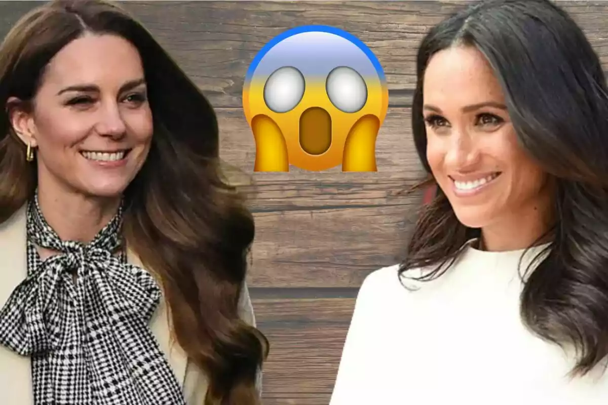 Dos mujeres sonrientes frente a un fondo de madera con un emoji de sorpresa entre ellas