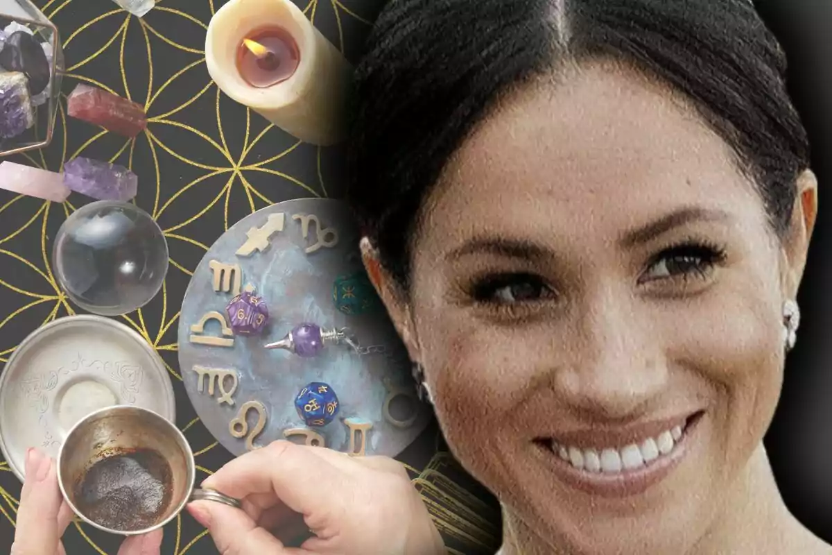 Rostro de Meghan Markle sonriente junto a objetos esotéricos como una vela encendida, cristales, una taza con restos de café y símbolos zodiacales sobre una mesa decorada.