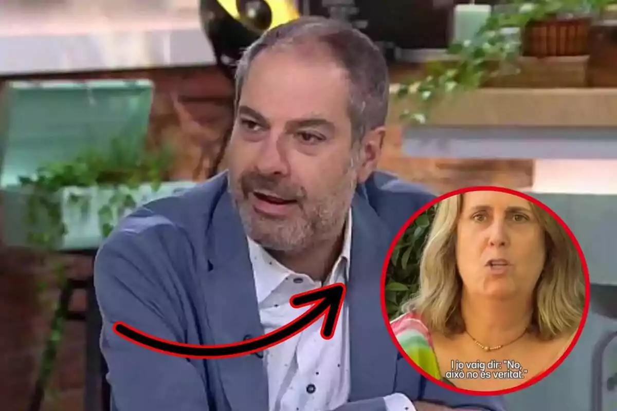Hombre de cabello corto y barba hablando en un programa de televisión con un recuadro que muestra a una mujer rubia hablando y un gráfico de flecha roja señalándola