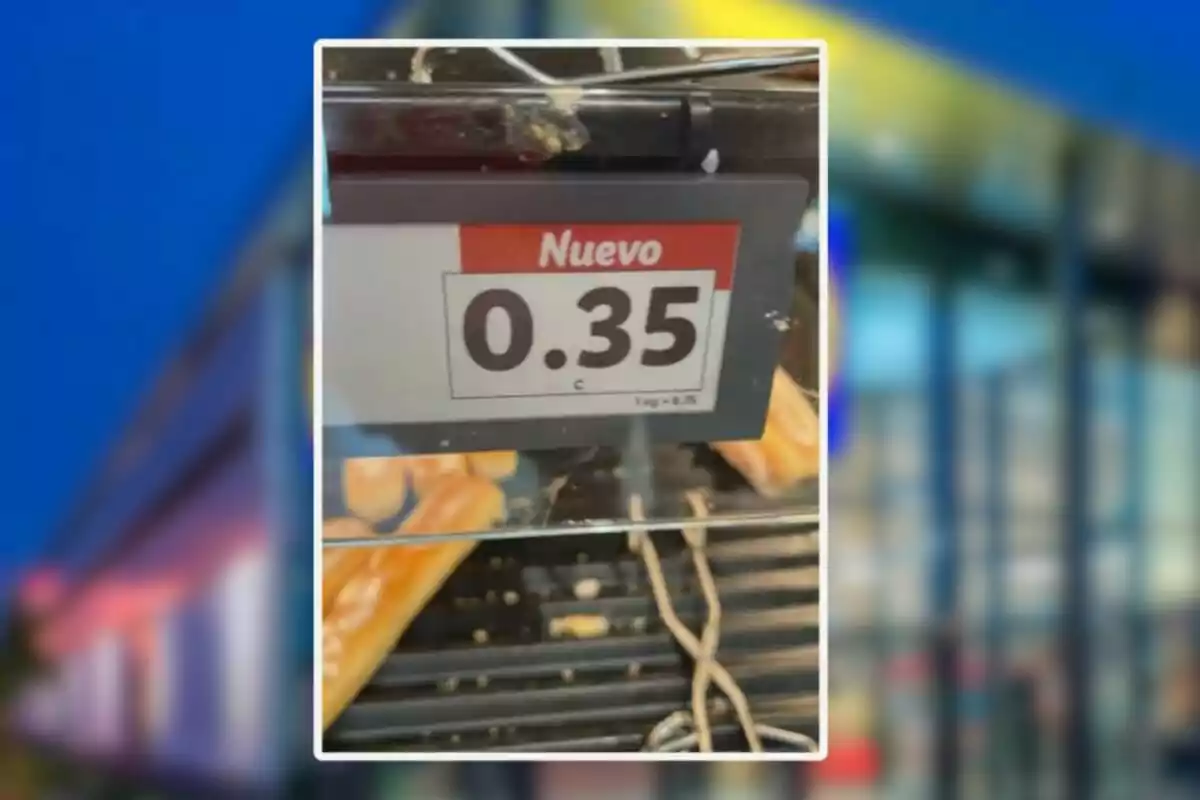 Etiqueta de precio en una panadería que muestra el costo de 0.35 con la palabra nuevo en la parte superior Etiqueta de precio en una panadería que muestra el costo de 0.35 con la palabra nuevo en la parte superior