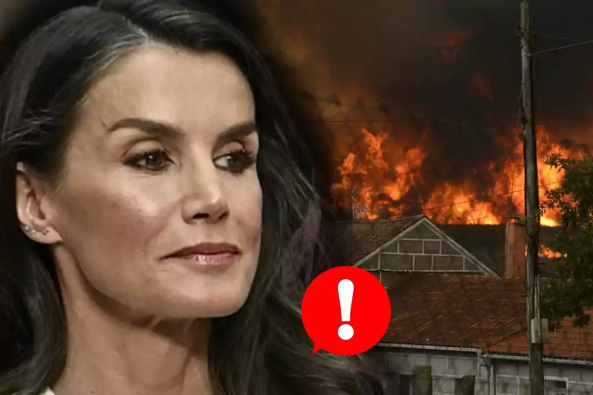 La reina Letícia en primer pla amb expressió seriosa i al fons un incendi en una casa amb una icona d’advertència vermella