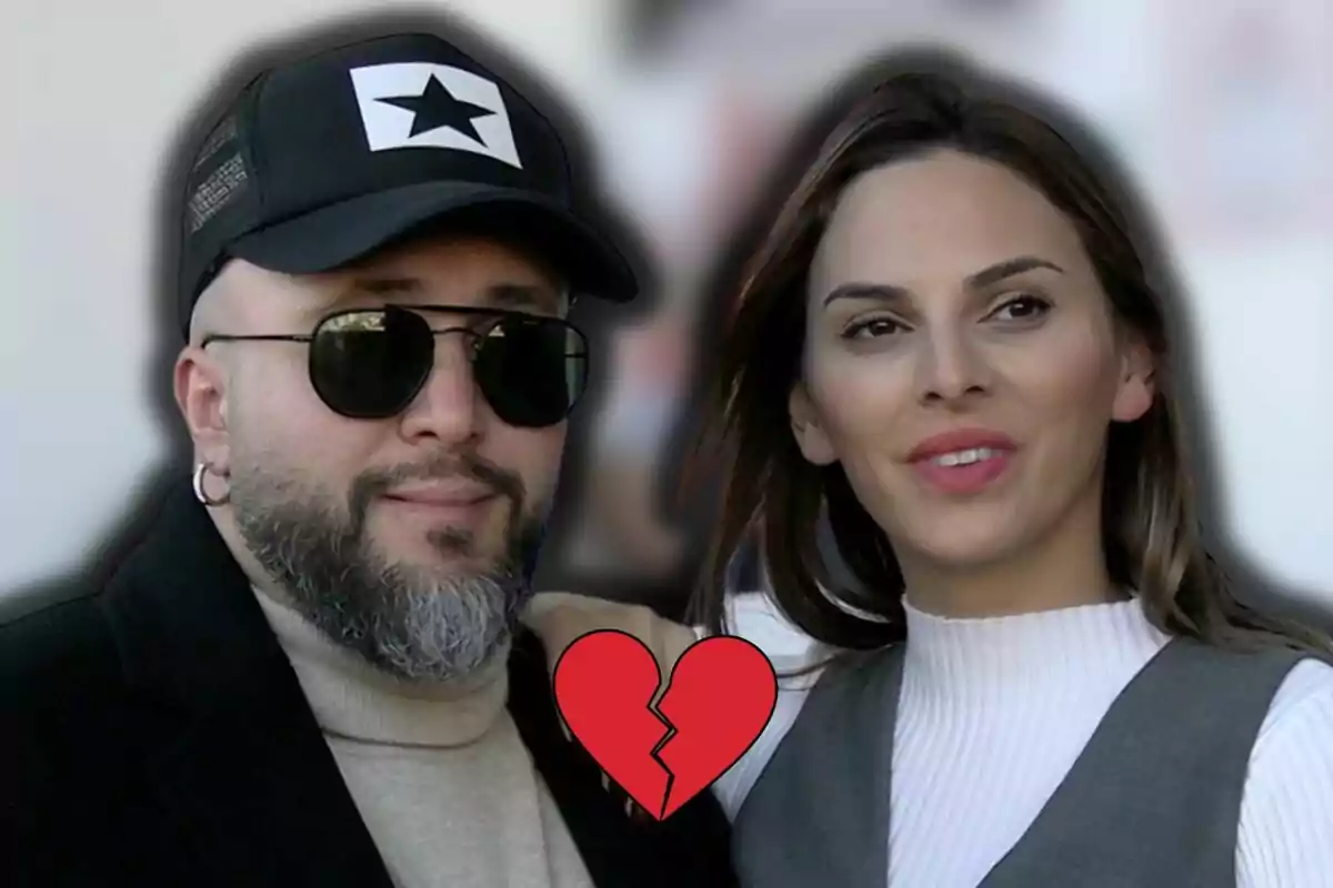 Kiko Rivera e Irene Rosales posando junta con un corazón roto dibujado en el centro