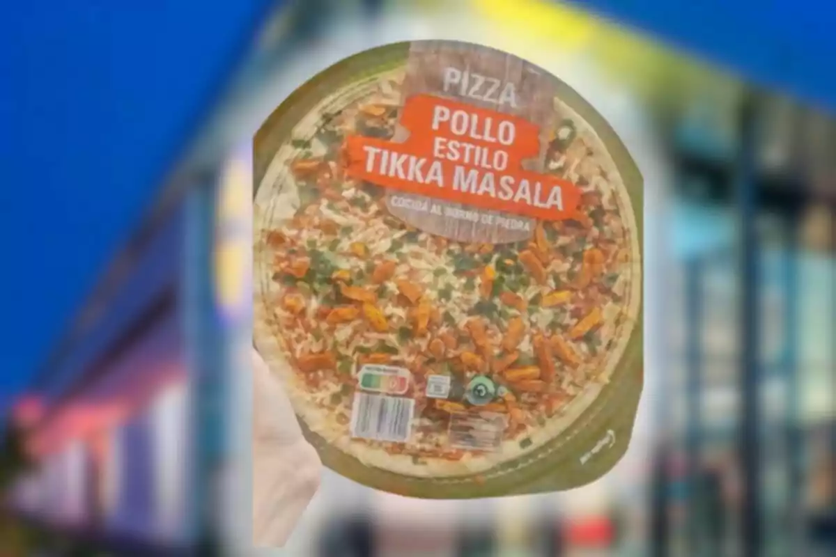 Person holding a tikka masala chicken pizza in its packaging against a blurred background of vibrant colors Person holding a tikka masala chicken pizza in its packaging against a blurred background of vibrant colors